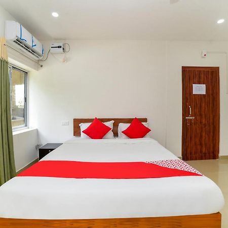 Oyo 40893 Hotel Lotus Guwahati Dış mekan fotoğraf