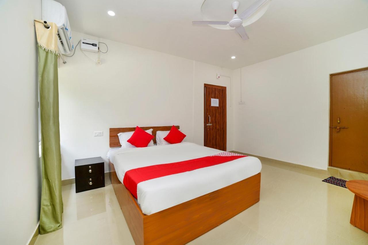 Oyo 40893 Hotel Lotus Guwahati Dış mekan fotoğraf