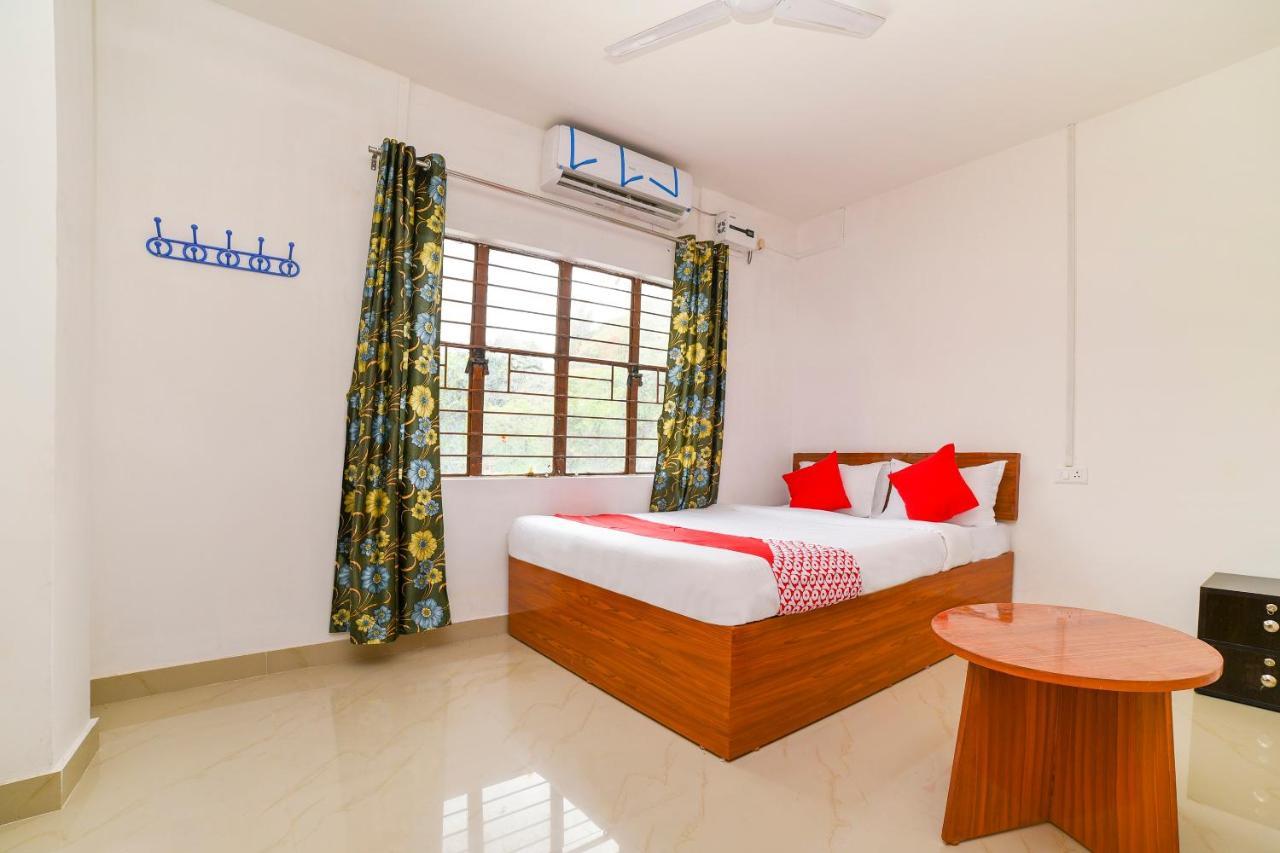 Oyo 40893 Hotel Lotus Guwahati Dış mekan fotoğraf